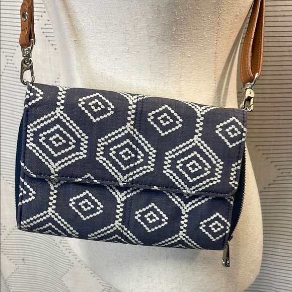 Thirty-One Blue and White Geometric Crossbody Bag - Picture 2 of 10